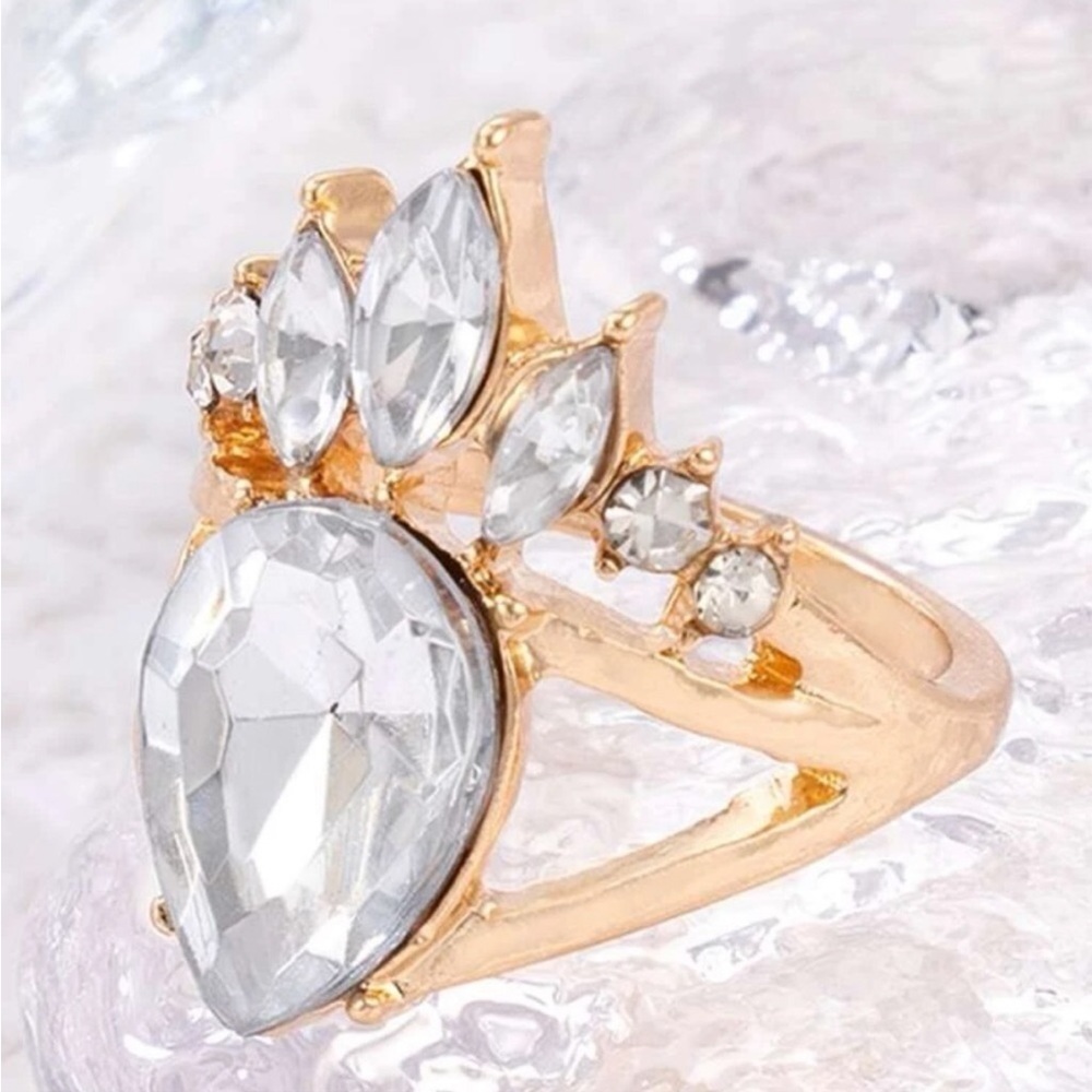 RHINESTONE PEAR SHAPED GOLD RING - Picture 2 of 3